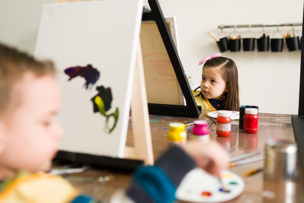 Manualidades y pintura en el campus Neurosport